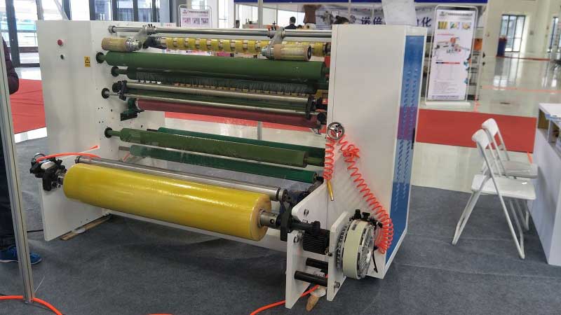 What are the differences between the tape slitting machine before feeding and after feeding